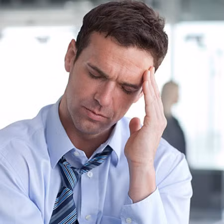 Trầm cảm. Thật ngạc nhiên khi thống kê chỉ ra rằng, nam giới dễ trầm cảm hơn nữ giới do phụ nữ có thể điều hòa những vấn đề trong cuộc sống giỏi hơn. Nam giới đặt nhiều kỳ vọng phải thực hiện đầy đủ nghĩa vụ cho gia đình và xã hội, điều này dẫn đến bồn chồn lo lắng do họ không dễ chia sẻ với người khác và gây nên stress.