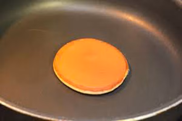 4. Chế biến món áp chảo với lửa nhỏ. Khác với các món rán, chiên, thịt áp chảo nên cho lửa lớn. Nếu lửa không đủ lớn, thịt sẽ chín từ bên trong ra ngoài, dẫn đến tình trạng thịt đã chín thấu, trở nên dai và khô mà lớp mặt ngoài của thịt vẫn chưa vàng; việc cố tình dùng lửa nhỏ để nấy cho thịt chín thật kỹ sẽ chỉ vừa mất công sức, vừa làm món thịt không còn ngon.