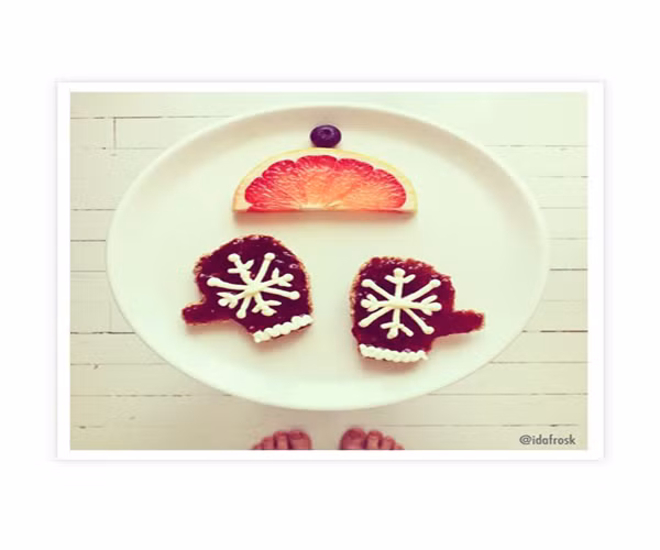 Qua những tác phẩm nghệ thuật này, Skivenes còn cung cấp cho độc giả những mẹo nhỏ để giữ thức ăn có màu đẹp, chẳng hạn dùng nước chanh để giữ cho chuối và táo không chuyển sang màu nâu. Hay như muốn tạo hình đôi mắt, chỉ cần cắt đôi quả nho hoặc oliu.