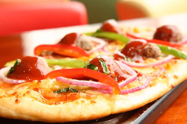 Thèm phô mai hoặc bánh pizza thường chỉ ra sự thiếu hụt axit béo, rất phổ biến vì ít người có đủ các axit béo omega-3. Thêm vào chế độ dinh dưỡng quả óc chó, cá hồi, dầu hạt lanh, hạt lanh để bổ sung loại axit béo này. 
