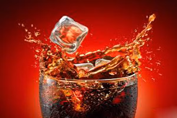  5. Xyclamat: Trong công nghiệp thực phẩm, các nhà sản xuất đang sử dụng rộng rãi nhất là natri xyclamat (natri xyclohecxil sunfamat). Đây là một loại bột tinh thể trắng không mùi, hầu như không hoà tan trong rượu, xăng nhưng hoà tan rất tốt trong nước. Thường ta sử dụng xyclamat ở dạng dung dịch nước nồng độ 15%. Như vậy, 1ml dung dịch này có độ ngọt tương đương 6g đường. 