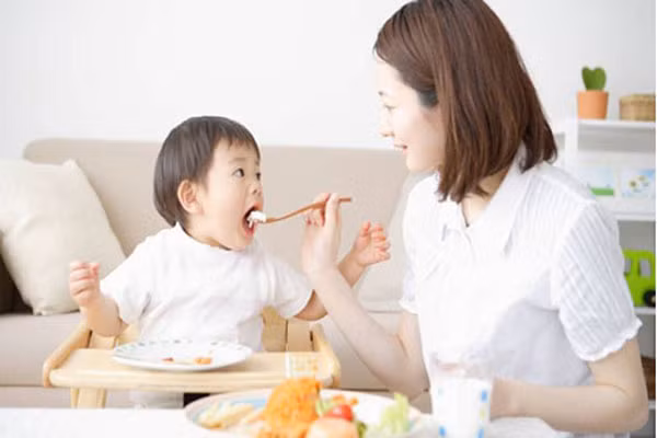 Nguyên tắc để chọn một loại sữa đậu nành tốt nhất cho con là chọn loại nguyên chất béo hữu cơ (full-fat organic soy milk), không phải sản phẩm ít chất béo. Do chất béo trong đậu nành rất quan trọng cho sự phát triển và tăng trưởng của bé. Loại sữa đậu nành có chứa 4g chất béo trên 200ml là tốt nhất.