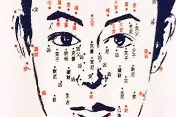  3. Các đường nét trên khuôn mặt. Nghiên cứu mới cho thấy, có thể dùng công nghệ nhận dạng khuôn mặt, phân tích tất cả mọi thứ từ nét cười đến các nếp nhăn để xác định một người sống được bao nhiêu năm trên đời. Điều này không phải quá mới mẻ đối với những người thường dựa vào khuôn mặt để xem tướng số. 