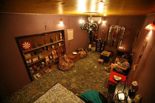 Cafe kết hợp tập thể dục. Quán cà phê Dreamland Coffee Shop tại ngõ 4 Đặng Văn Ngữ, Hà Nội mang một phong cách hoàn toàn mới lạ. Quán chia thành nhiều không gian nhỏ, nhiều căn phòng có riêng từng chức năng. Ảnh: phununet.