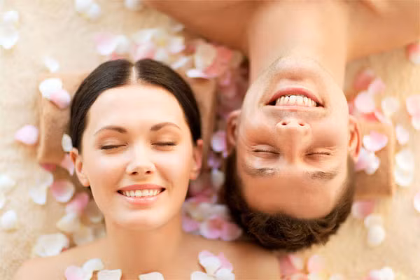  Những nghiên cứu mới đã cho thấy rằng massage trị liệu có thể được dùng để điều trị một cách thành công các trịêu chứng khó chịu như: lo âu, đau đầu, cao huyết áp, mất ngủ, viêm khớp, đau lưng, đau kinh niên, ... 