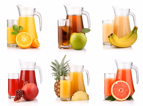 Nước ép trái cây. Nước ép rau củ và trái cây có thể được sử dụng thay thế dầu ăn trong các món salad. Hãy thử dùng nước ép cà chua, nước cam cho món salad rau bina với dâu tây, phô mai, sẽ rất tuyệt. Ảnh: vnecdn