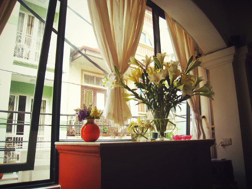 Grelate Cafe, 36 Ngõ Huyện, Hoàn Kiếm, Hà Nội, mang đến một không gian vô cùng yên tĩnh và trầm lắng. Grelate Cafe là sự lựa chọn lý tưởng cho các cặp tình nhân ưa thích không gian mang đậm nét cổ điển châu u. Ảnh: .ghiencaphe