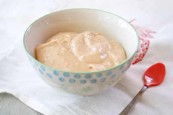  Sinh tố bơ cùng các loại quả. Nếu bé không muốn ăn bơ, mẹ có thể xay cùng các loại trái cây khác như xoài, dâu tây … theo loại trái cây con thích. 