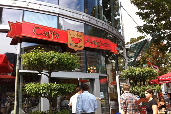 Vancouver, Canada. Nơi tập trung những chuyên gia pha chế có tay nghề cao, và là một điểm đến tuyệt vời cho những người nghiện cà phê. Cư dân Vancouver ưa chuộng thức uống espresso đặc biệt, nhưng chắc chắn cũng có rất nhiều loại cà phê cho bạn lựa chọn.