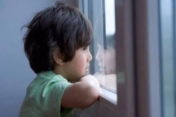  Tự kỷ đang là vấn đề đáng lo ngại ở trẻ em trên thế giới, không riêng gì Việt Nam. Trong khi vẫn chưa xác định rõ nguyên nhân và cách chữa trị tận gốc, cha mẹ hãy giảm bệnh cho con bằng liệu pháp tâm lý và dinh dưỡng phù hợp. 