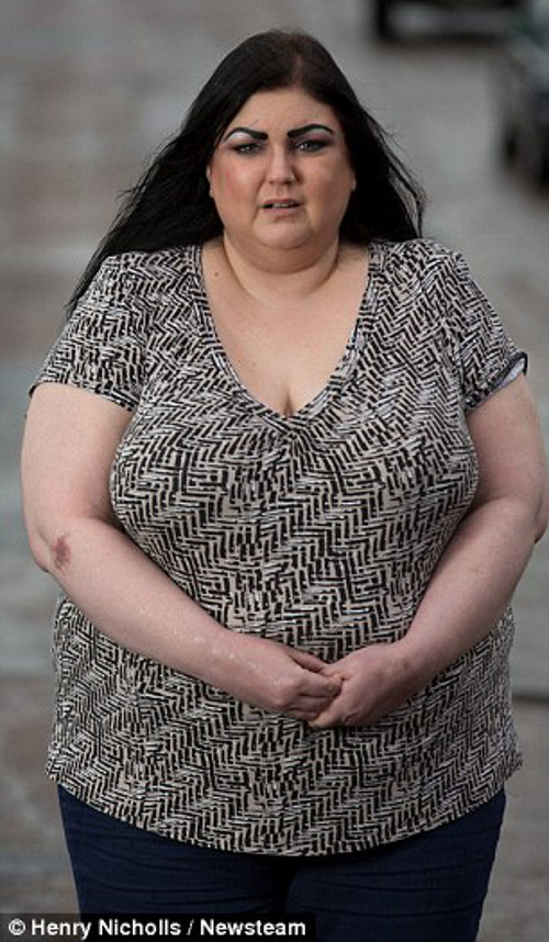 Mặc dù đã được điều trị và uống thuốc vài tuần ở bệnh viện nhưng tình trạng của cô Laura Pell vẫn không hề thuyên giảm. 