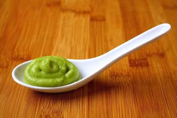 6. Mù tạt. Thông thường khi chúng ta nghĩ về cải, chúng ta sẽ nghĩ ngay về loại gia vị này. Rất ít người nhận ra rằng hạt cải làm nên mù tạt cũng là nguồn tuyệt vời của axit béo omega-3 cũng như canxi, chất xơ, sắt, mangan, magiê, niacin, phốt pho, protein, selen và kẽm.