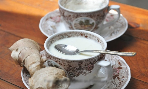 Sữa gừng. Món này làm từ sữa với công thức cô đặc. Loại bánh này ít vị ngậy do kết hợp thêm với gừng. Dù vậy nó vẫn mềm và mịn như sữa vậy.