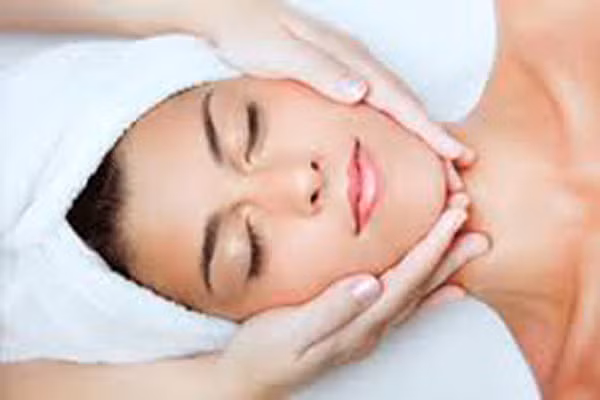  Người ta không ấn vào các điểm ngẫu nhiên trên cơ thể mà phải ấn theo các giao điểm của các lượng khí, những đướng xuyên suốt trong cơ tể, liên hệ với nhiều cơ quan khác nhau. Shiatsu có thể chữa chứng bệnh đau nửa đầu, đau đầu, cao huyết áp, huyết áp thấp, mất ngủ, đau cơ, đau bụng kinh, chuột rút... Thậm chí khi điều trị bằng Shiatsu người bệnh không cần dùng thêm bất kì loại thuốc nào khác. 