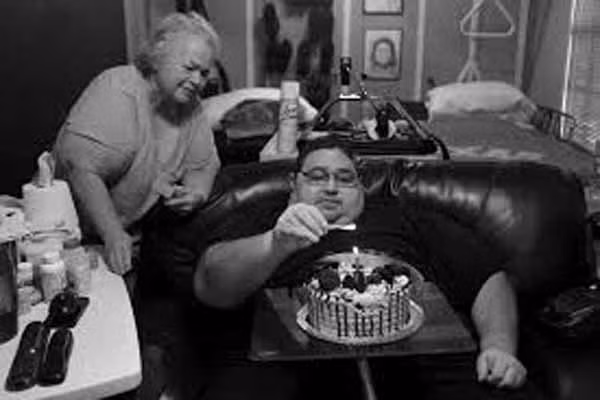 Có đến 69% dân số Mỹ trên 20 tuổi bị thừa cân và 31,5% trong số đó mắc bệnh béo phì. Béo phì làm tăng nguy cơ mắc nhiều bệnh như tim, đột quỵ, tiểu đường tuyp 2, ngưng thở khi ngủ và ung thư. Mỗi năm khoảng 3,4 triệu người lớn tử vong trên toàn thế giới như là kết quả của bệnh thừa cân hoặc béo phì.