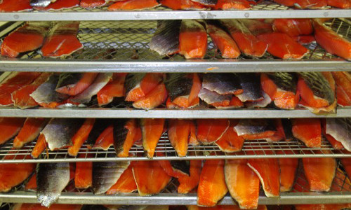 Thực phẩm chưa tiệt trùng. Theo các chuyên gia, phụ nữ mang thai nên tránh các loại thực phẩm chưa tiệt trùng như thịt, cá chưa nấu chín, đồ ăn nhanh, hải sản xông khói, rau mầm sống…Ảnh: wordpress