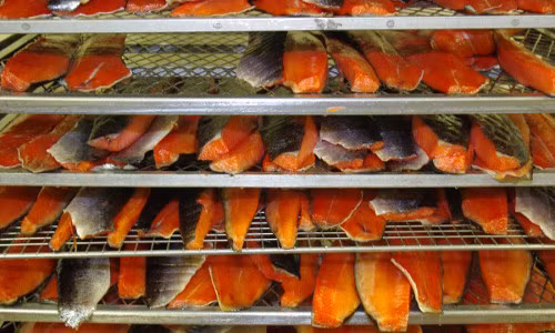 Thực phẩm chưa tiệt trùng. Theo các chuyên gia, phụ nữ mang thai nên tránh các loại thực phẩm chưa tiệt trùng như thịt, cá chưa nấu chín, đồ ăn nhanh, hải sản xông khói, rau mầm sống…Ảnh: wordpress