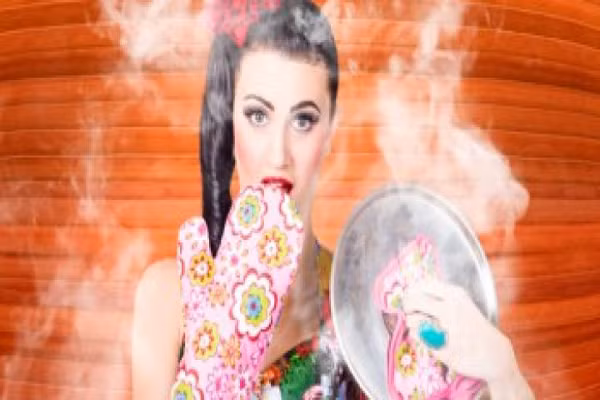  3. Không cần tất cả đều là thực phẩm tươi sống. Nguyên liệu tươi là tốt, song không phải bao giờ bạn cũng có thời gian để chuẩn bị mọi thứ tươi. Rau quả đông lạnh và một số thành phần khác được chuẩn bị trước là tốt nhất vì nó sẽ cần ít thời gian của bạn hơn khi bạn mới học nấu ăn. 