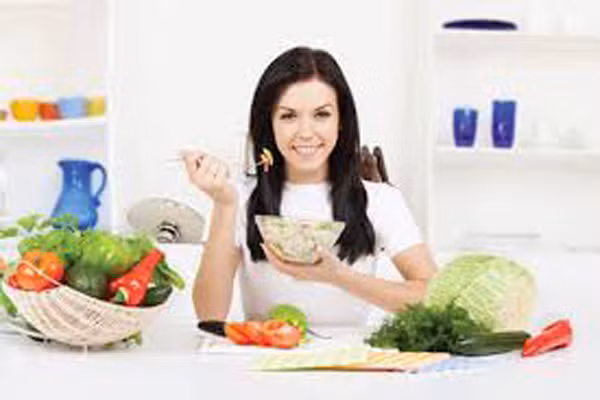  9. Thưởng thức món ăn của chính bạn. Dũng cảm lên! Dù bạn nấu ngon hay dở cũng phải thưởng thức sản phẩm của mình. Cái lưỡi của bạn sẽ cho bạn biết chính xác nhất bạn thành công đến đâu. 