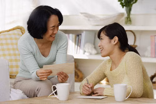 Tìm hiểu lịch sử sức khỏe gia đình. Điều này không bao giờ thừa. Có nhiều loại bệnh sẽ theo gene di truyền và bạn phải đối phó với nó càng sớm càng tốt.