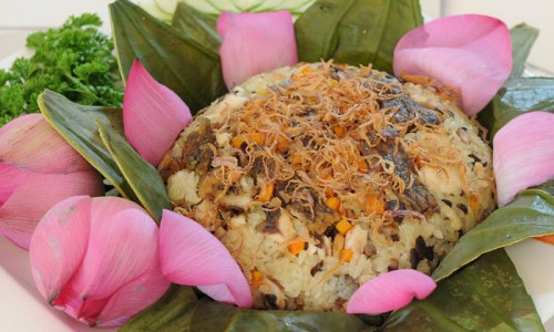 Xôi cá rô rất bổ dưỡng nhưng nó chỉ thực sự ngon khi chế biến từ con cá rô gộc và ăn trong tiết trời thu có gió heo may se se lạnh. Ảnh: dulichnamdinh