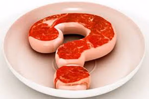 Thịt đỏ không tốt cho người bệnh gút. Bởi đây là nhóm thực phẩm giàu protein. Hàm lượng purin trong các loại thịt là khác nhau. Thịt trắng nói chung là tốt hơn so với thịt đỏ. Bạn không phải kiêng thịt đỏ hoàn toàn, nhưng tuy nhiên bác sĩ khuyên bạn không nên ăn nhiều thịt đỏ như thịt bò, thịt ngựa, thịt dê, thịt chó.