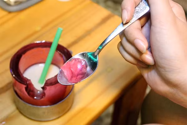 Khách teen đến với quán có thể tự mình chọn lựa những hương vị và màu sắc phù hợp với sở thích cá nhân. Ảnh: Fbnv.