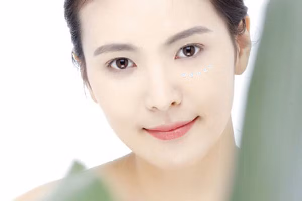  2. Không có sự chỉ dẫn của bác sỹ dành cho loại kem trị nám thì chưa chắc sản phẩm đã hiệu quả. Tất nhiên, nó có thể an toàn và không gây tác dụng phụ. 