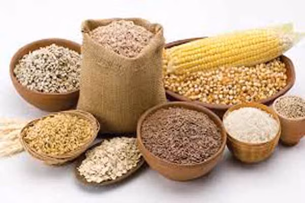  Nếp nhăn ở mũi. Thường là do tuổi tác, nhưng nếu đang trẻ mà cũng bị thì bạn phải xem lại, nhất là nếp nhăn hình chữ thập. Có khả năng cao sẽ bị bệnh cột sống hoặc bệnh thận nặng. Để cải thiện, hãy uống một chút rượu vang đỏ, thực phẩm như các loại ngũ cốc nguyên hạt sẽ cải thiện nếp nhăn. 