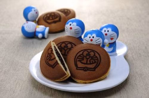 Bánh Dorayaki. Món bánh Nhật này có sức hút mạnh với giới trẻ Việt ngay từ khi du nhập. Món này có hai miếng bánh nướng kẹp phần nhân bên giữa tạo nên sự hòa quyện. Ảnh: zing