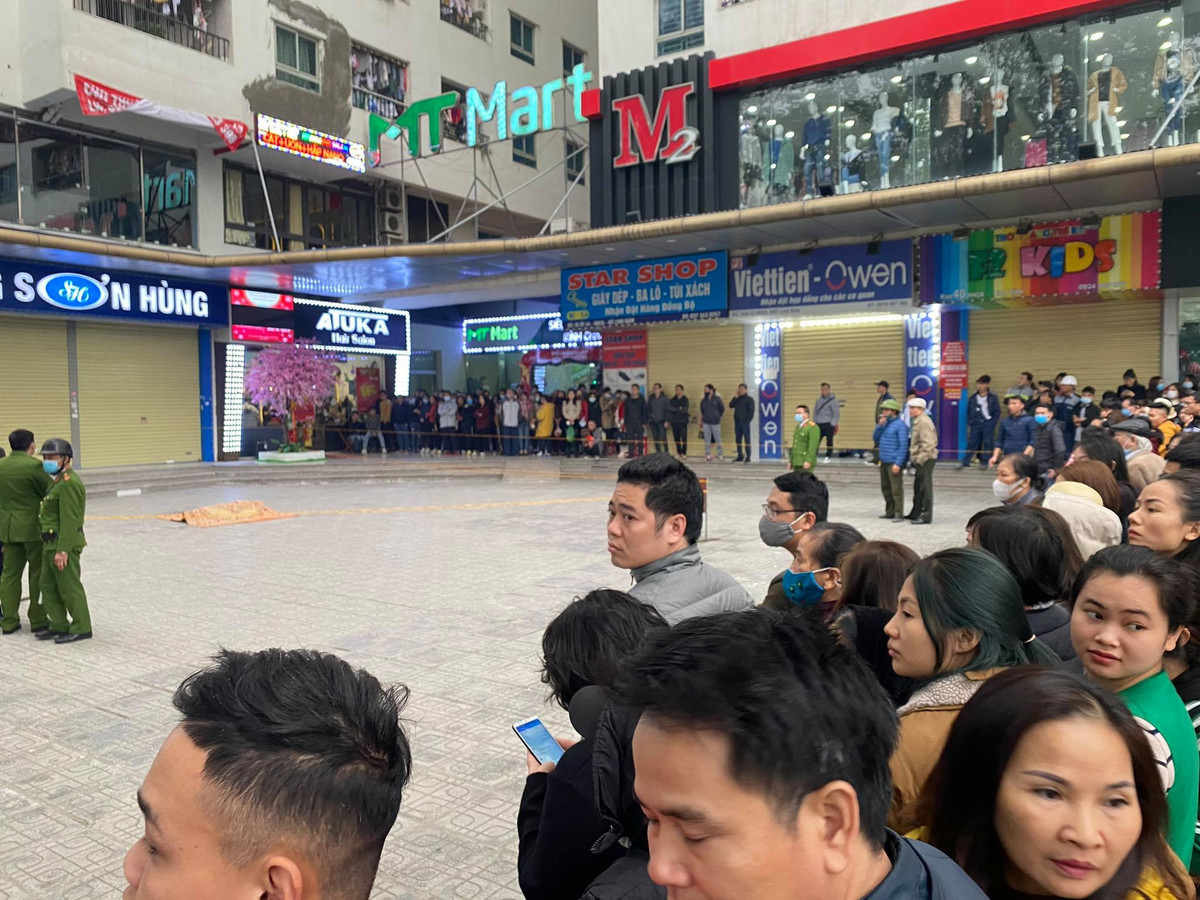 Khi tiến lại gần kiểm tra nạn nhân đã bất động, tử vong tại chỗ.