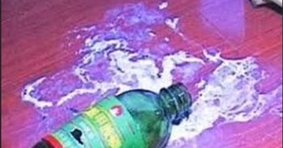  Cán bộ xã tử vong với nồng nặc mùi thuốc sâu: Chiều 8/1, người thân không thấy ông Phạm Ngọc Th. (kế toán UBND xã Tam Giang, huyện Krông Năng, Đắk Lắk) ở nhà nên vội vàng đi tìm kiếm. Sau đó, mọi người phát hiện ông Th. nằm gục tại rẫy cà phê cách nhà khoảng 2km, cơ thể của ông nồng nặc mùi thuốc và đã tử vong trước đó. Hôm nay Công an tỉnh Đắk Lắk đang điều tra làm rõ nguyên nhân tử vong. 