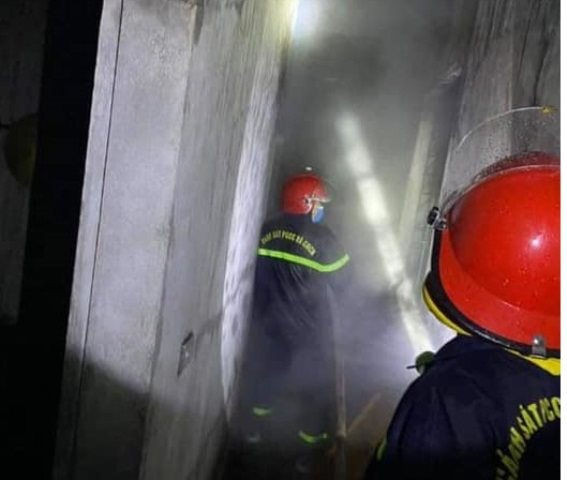  Nghịch tử châm lửa đốt nhà lúc mẹ đi vắng: Tối ngày 4/1, Mẹ đi vắng, Chu Hoàng Minh (ở huyện Nam Đàn, Nghệ An), đối tượng mới đi cai nghiện ma túy về đã châm lửa đốt nhà của gia đình. Được biết, Chu Hoàng Minh là người nghiện ma túy. Sau khi đi cai nghiện về, Minh nhiều lần đập phá đồ đạc, dọa đốt nhà của gia đình. 