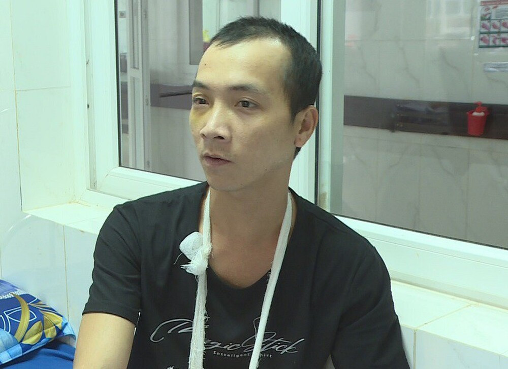  Mâu thuẫn trong cuộc nhậu, người làm thuê đâm chủ nhà nguy kịch: Ngày 31/12/2020, trong lúc mâu thuẫn dẫn đến xô xát, Thái Tình (31 tuổi, trú tại xã Hòa Tiến, huyện Krông Pắk, tỉnh Đắk Lắk đã dùng dao chém liên tiếp nhiều nhát nhát vào đầu, mặt, cổ, ngực, bụng và hai tay của anh Phạm Công Hoàng (34 tuổi, ngụ TP Buôn Ma Thuột) khiến anh Hoàng bị chém 16 nhát, mất nhiều máu, nguy kịch. Hôm nay, Công an Công an TP Buôn Ma Thuột đã khởi tố bị can Tình để điều tra về hành vi giết người.