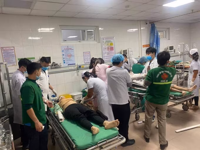 Vu roi thang toi cho nhieu cong nhan: Mot nan nhan tu vong, nhieu nguoi khac dang cap cuu-Hinh-3