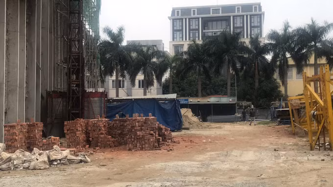 Vu roi thang toi cho nhieu cong nhan: Mot nan nhan tu vong, nhieu nguoi khac dang cap cuu