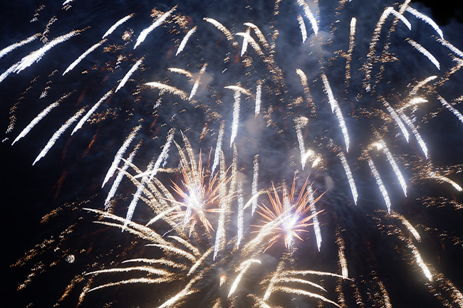 Rất nhiều người dân đã reo hò trong niềm hân hoan hạnh phúc cũng như chúc mừng một năm mới.