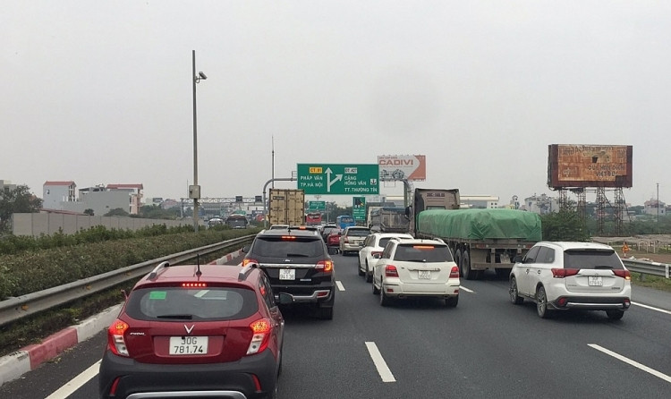 Cao tốc Pháp Vân - Cầu Rẽ bị tắc đường kéo dài.