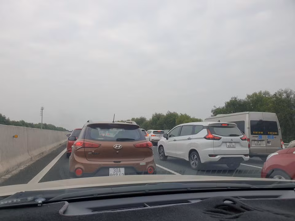 Dự kiến, lượng người về các tỉnh nghỉ Tết dương lịch vừa qua là rất lớn và chiều 3/1 sẽ đổ bộ về Hà Nội để bắt đầu đi làm ngày đầu năm mới vào sáng 4/1. 