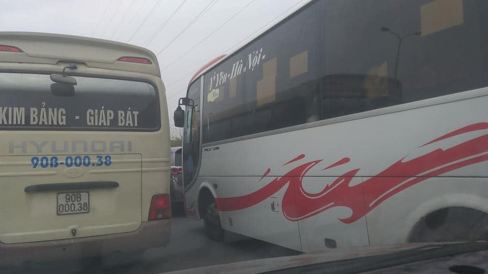 Nhiều người lo ngại đã đi từ sáng sớm hoặc từ chiều hôm trước.