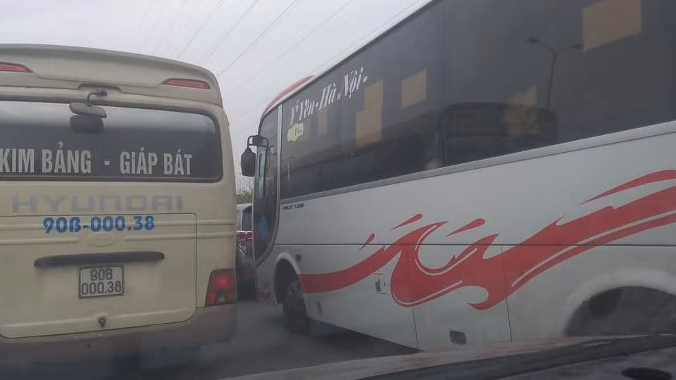 Nhiều người lo ngại đã đi từ sáng sớm hoặc từ chiều hôm trước.