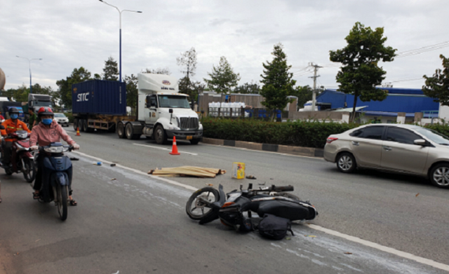  67 vụ tai nạn, 77 người thương vong trong 3 ngày nghỉ Tết Dương lịch: Chiều 3/1, Cục Cảnh sát Giao thông (CSGT), Bộ Công an cho biết, trong 3 ngày nghỉ Tết Dương lịch 2021, toàn quốc xảy ra 67 vụ TNGT, làm chết 40 người và bị thương 37 người. So với 3 ngày cùng kỳ năm 2020, giảm 9 vụ TNGT, giảm 16 người chết và giảm 6 người bị thương.