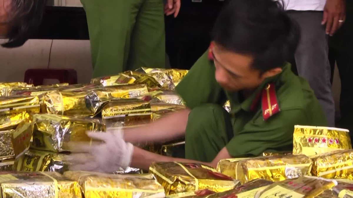 Mở rộng điều tra, trong hai ngày 19 và 20/3, Công an tỉnh Lạng Sơn đã bắt giữ thêm 3 đối tượng để điều tra hành vi liên quan đến vụ án vận chuyển ma túy qua biên giới sang Trung Quốc. Khám xét khẩn cấp nơi ở của 3 đối tượng, Công an tỉnh Lạng Sơn đã thu giữ thêm 200 kg ma túy tổng hợp dạng đá và nhiều vật chứng có liên quan.