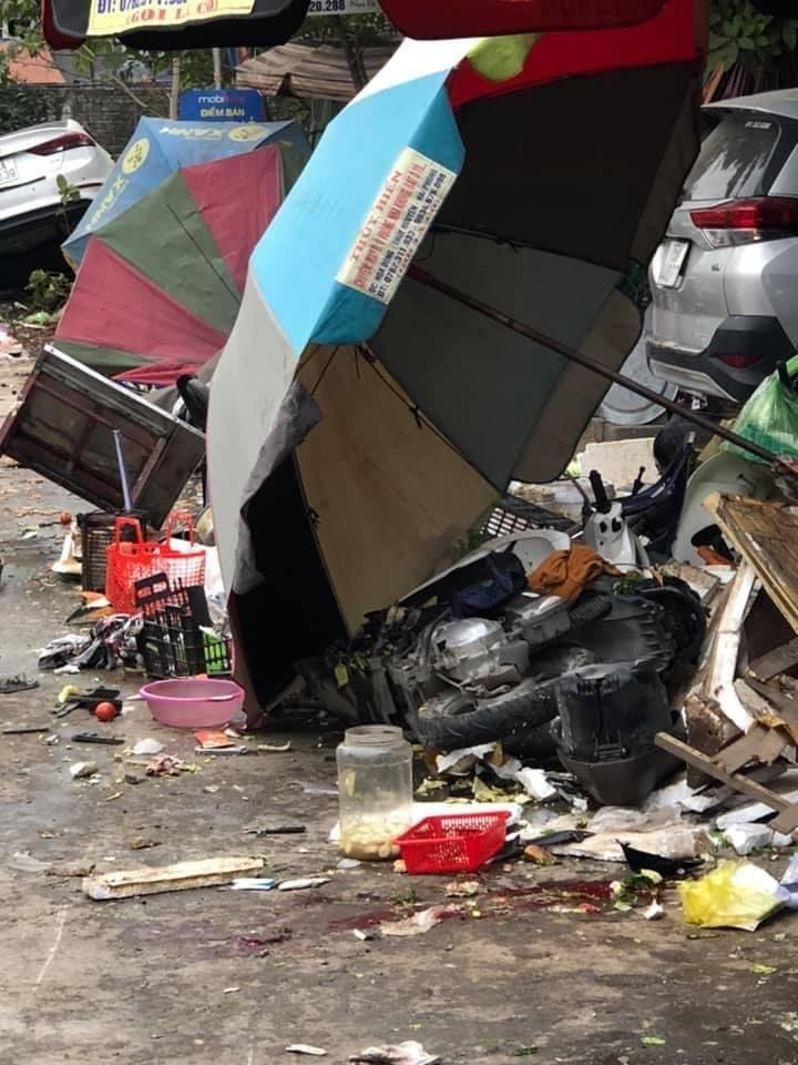 Vụ tai nạn trên khiến 7 người bị thương. Chính quyền địa phương đã cử lực lượng xuống hiện trường phối hợp đưa nạn nhân đi cấp cứu.