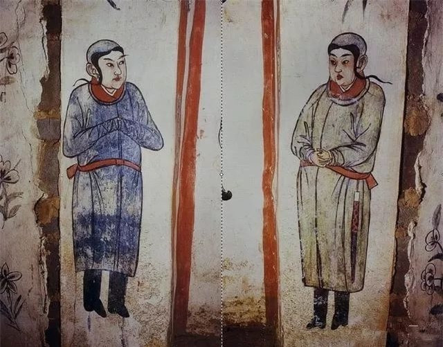 Dieu bat ngo trong lang mo trong khien nha khao co 