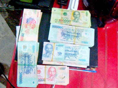 Nữ giám đốc “bắt tay” giang hồ cưỡng đoạt 40.000 USD Nu giam doc “bat tay” giang ho cuong doat 40.000 USD