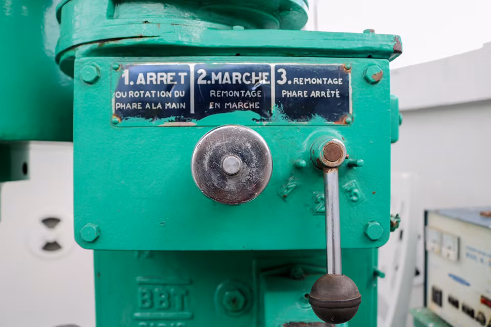 Đây cũng là một trong 8 ngọn hải đăng có tuổi đời lâu năm nhất Việt Nam.