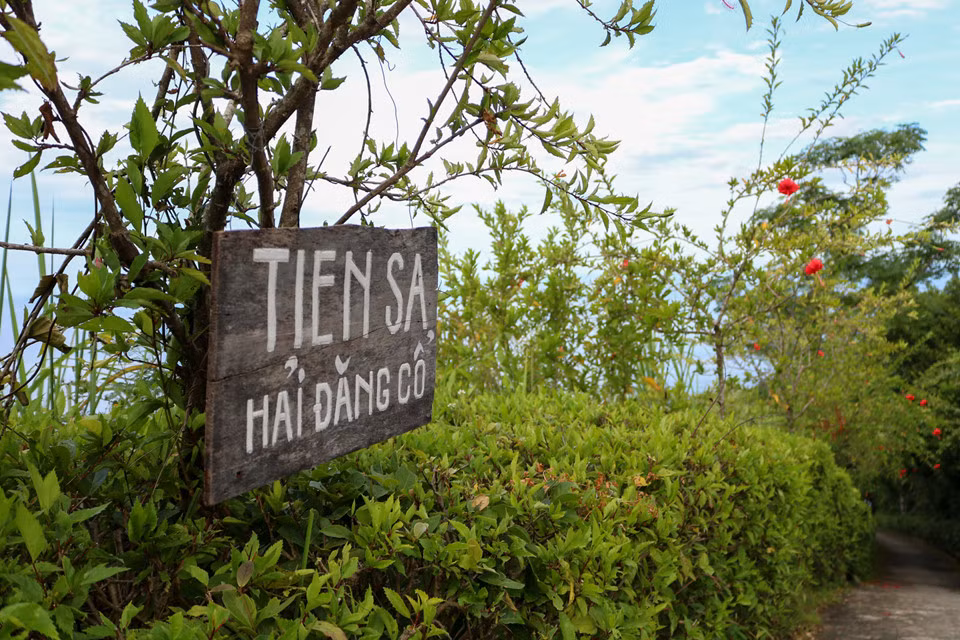 Được Pháp xây dựng vào những năm 50 của thế kỷ XX, hải đăng Tiên Sa là một trong những ngọn hải đăng cổ đẹp nhất Việt Nam.