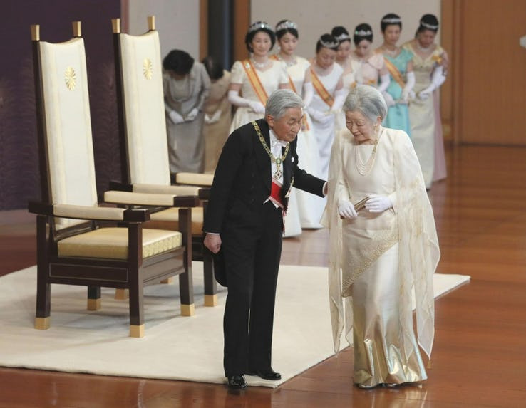 4. Ám sát: Kể từ khi tập hợp được 961 người với nhiệm vụ chính là đảm bảo sự an toàn cho hoàng gia, rất nhiều lần họ đã thoát khỏi lưỡi hái tử thần. Hoàng đế Hirohito là một trường hợp như thế, ông đã sống sót sau 3 lần thử thách của cuộc đời mình. Một học sinh cấp tiến tên là Daisuke Namba đã cố gắng giết hoàng đế vào năm 1923, nhưng đã thất bại và bị xử tử vào năm 1924. Cũng vào năm 1923, một kẻ vô chính phủ tên là Fumiko Kaneko đã cùng với một nhà hoạt động Hàn Quốc tên là Pak Yeol cố gắng ám sát hoàng đế Hirochito. Một nhà hoạt động độc lập Hàn Quốc tên là Lee Bong-chang cùng từng cố gắng hạ sát Nhật hoàng vào năm 1932 (Nhật Bản chiếm đóng Hàn Quốc vào thời điểm đó).