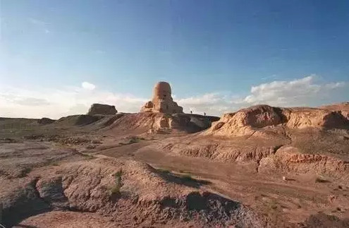 7. Vương quốc Điền: Sau khi người Hán phát hiện ra nước Điền thì không bao lâu sau nước này cũng biến mất. Dựa vào “Sử Ký” ghi chép: Năm 109 TCN (Tây Hán Nguyên Phong năm thứ 2), Hán Vũ Đế phát binh tấn công Điền Quốc. Điền Vương quyết định quy phục, từ đó nước Điền chính thức trở thành một phần giang sơn của nhà Hán.